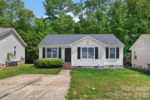 Photo of 2332 Eargle Road, Charlotte, NC 28269 (MLS # 4370714)