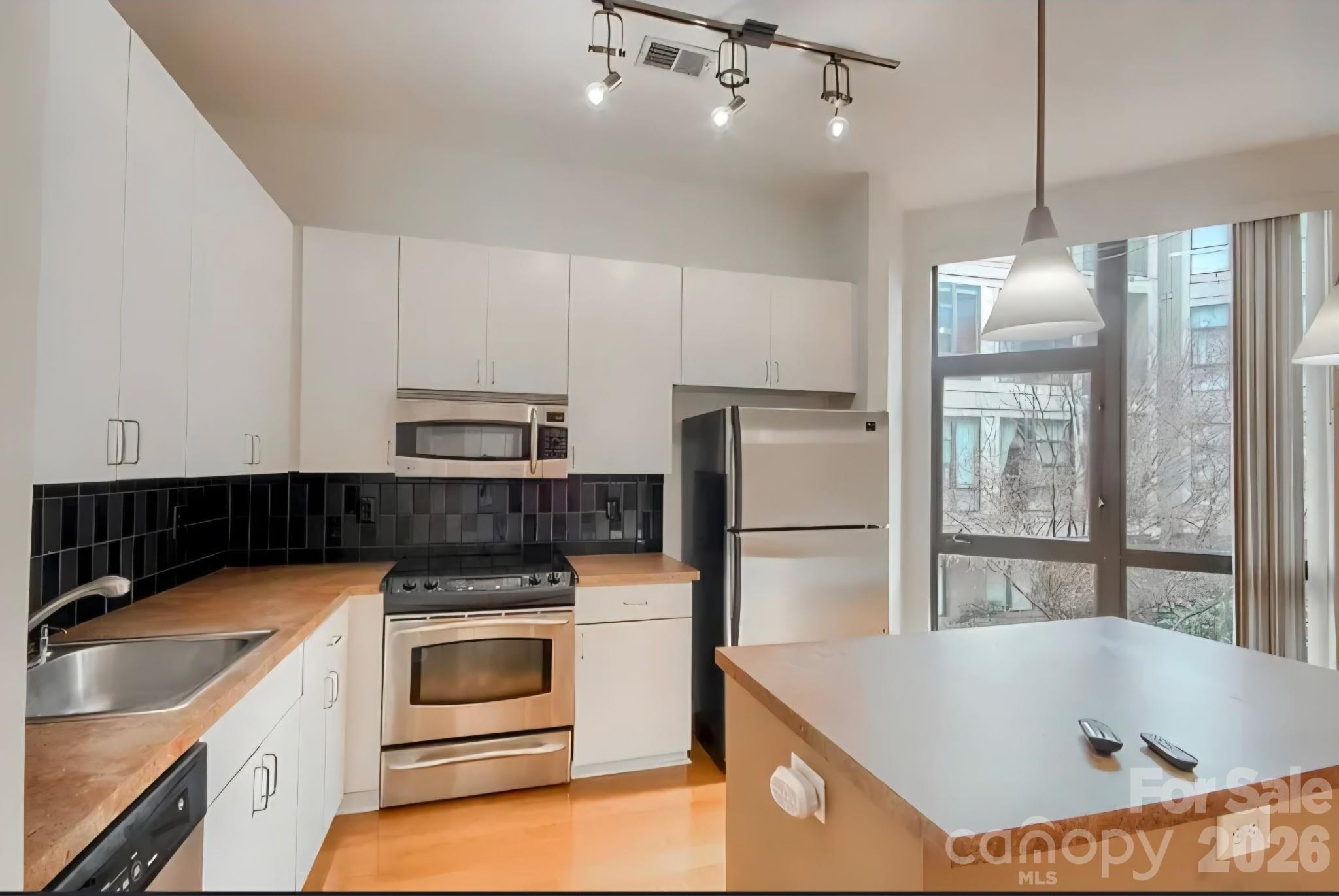 Court 6 - Residential