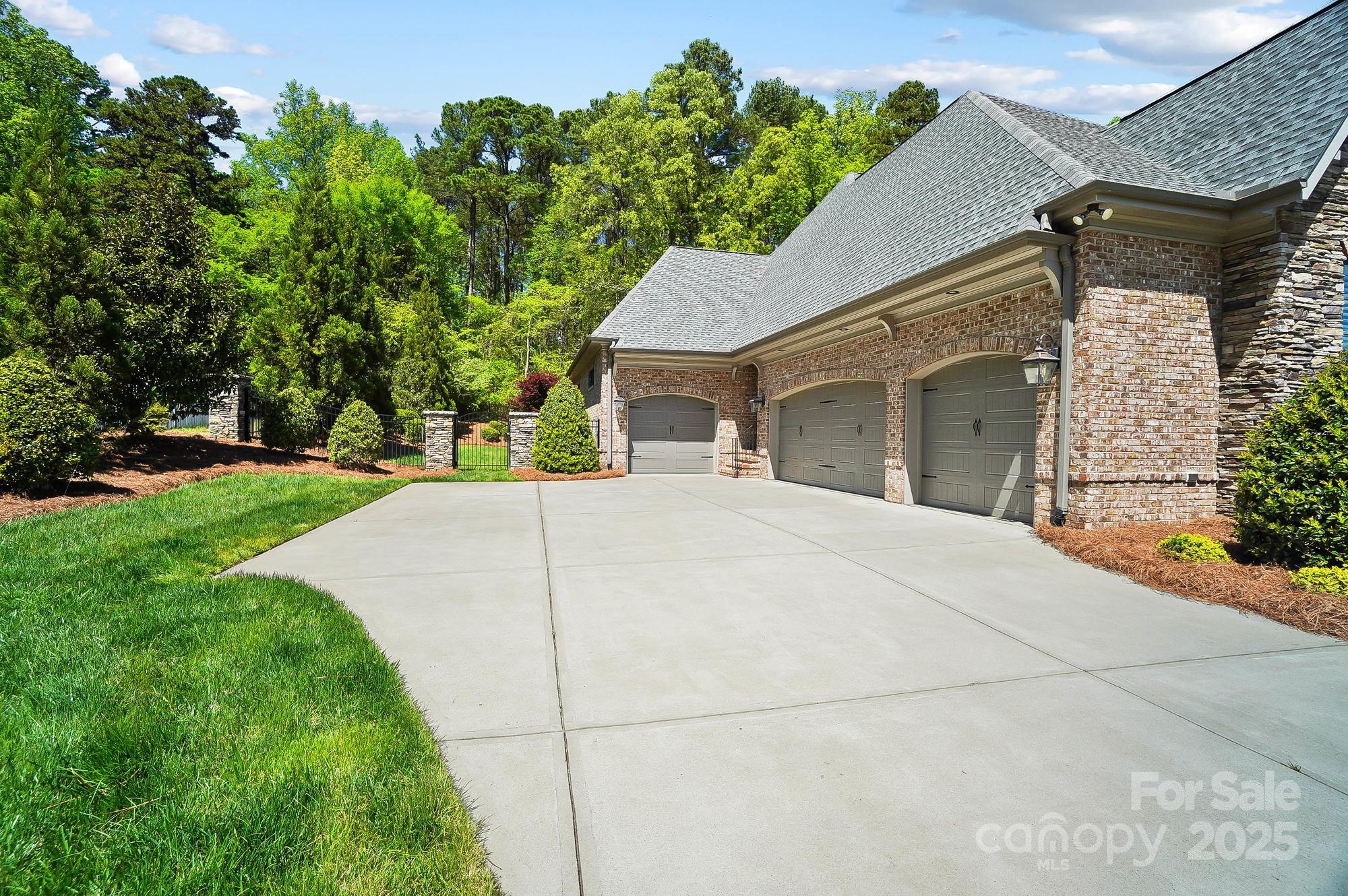 8670 Arbor Oaks Circle