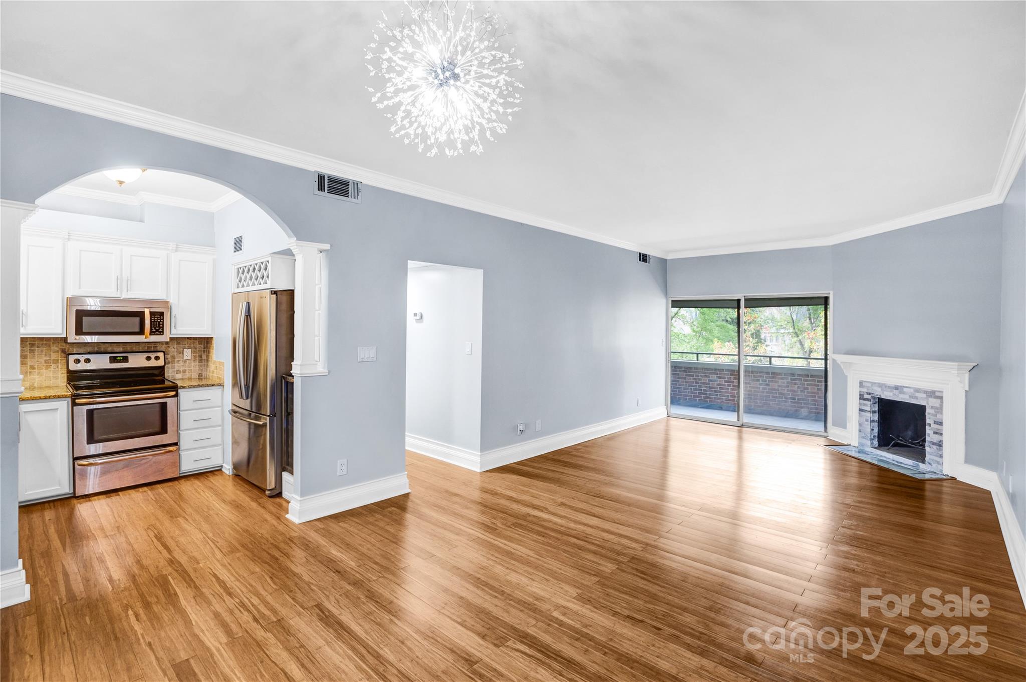 224 N Poplar Street 28