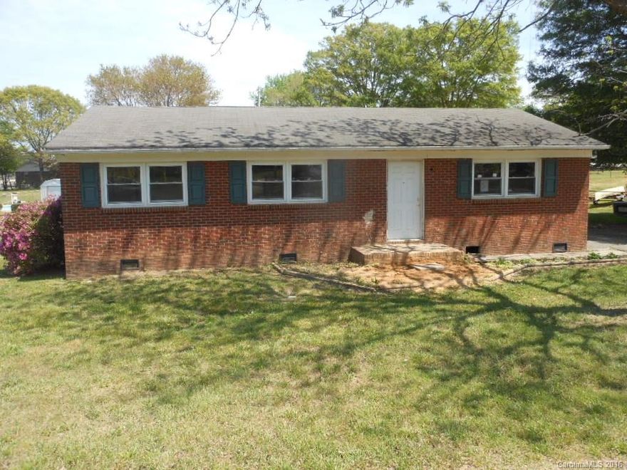 This is a one story ranch all brick home with an  open floor plan, nice hardwood floors. Property is owned by the US Dept. of HUD, case #381-847429, IE (Insured Escrow)  Subject to Appraisal, Seller makes no representations or warranties as to property condition, HUD Homes are sold AS-IS, Pre-1978 properties need to include the LBP (Lead-Based Paint) Notices, Equal Housing Opportunity, and Seller may contribute up to 3% for buyer’s closing costs upon buyer request.