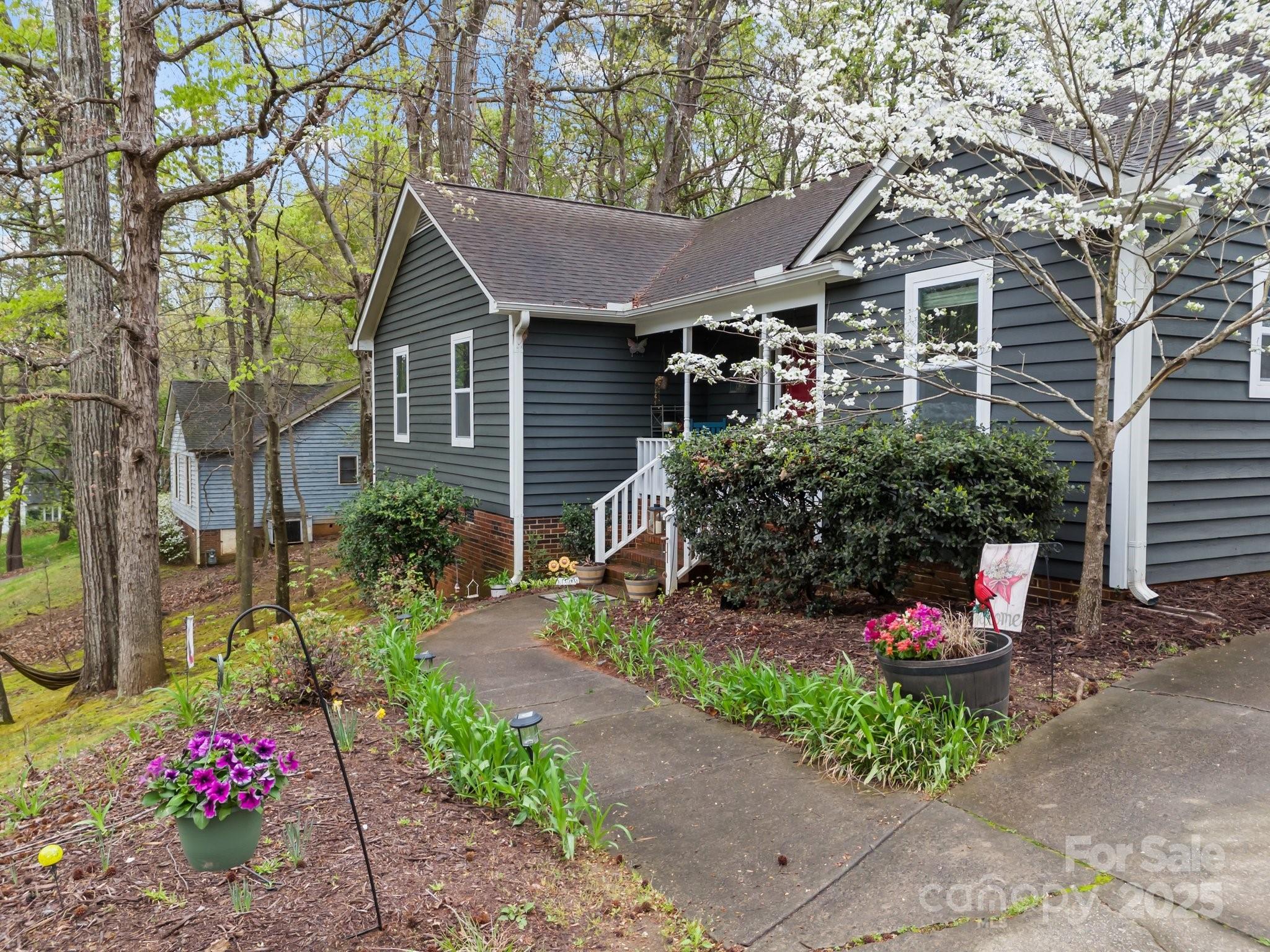 813 Deer Path Place