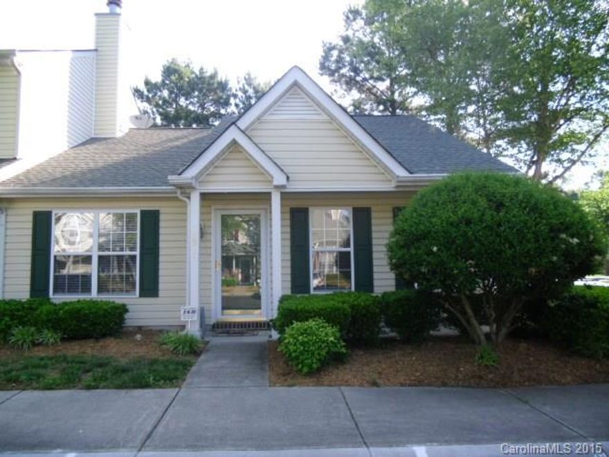 Exceptional 2 Bedroom 2 Bath end unit ranch townhouse in an excellent Steele Creek location. 

Kitchen has all appliances & opens into a large bay windowed dining area.  

Family room w/ fireplace & vaulted ceiling. 

Bedrooms are large w/ lots of closet space & both bathrooms have been remodeled. 

Washer & Dryer included. Rear patio, additional storage.

Brand new wood look laminated floors & fresh paint throughout.  

"Roxbourough" amenities include a pool!