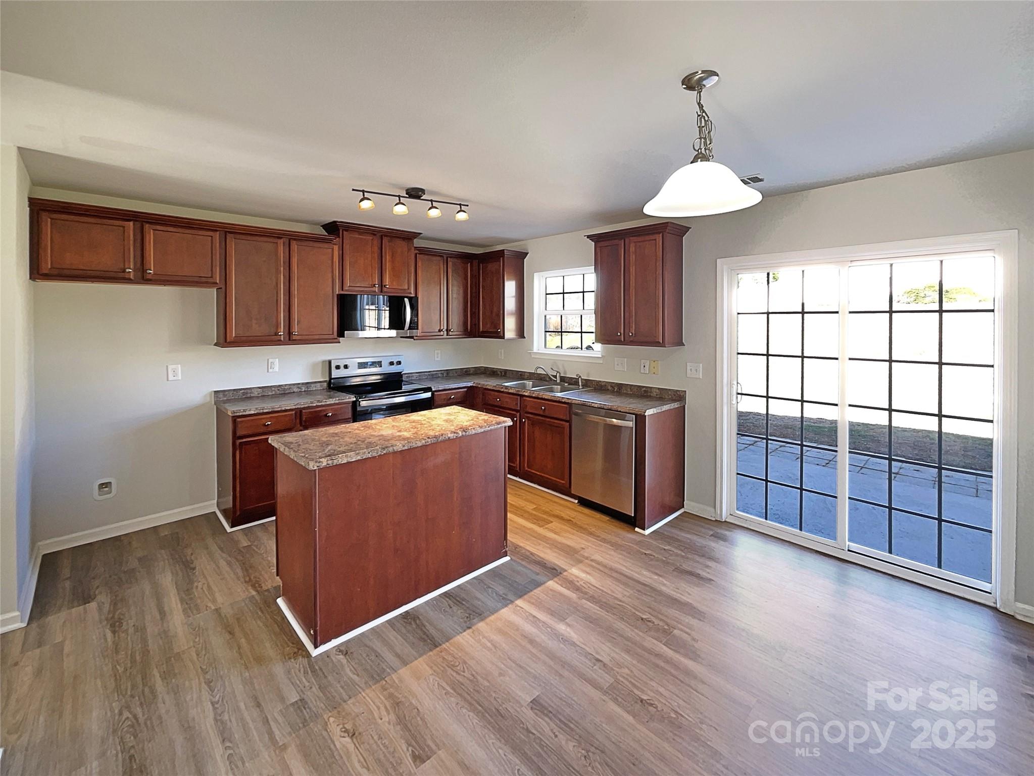 1542 Eastway Drive
