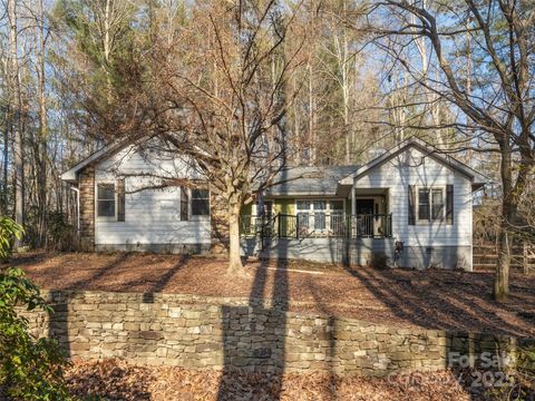 128 Camellia Way Laurel Park NC 28739