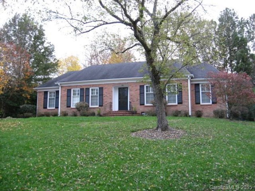 Wonderful ranch close to Southpark and Carmel Rd.  3 bedroom, 2 full bath, formal living room, den with fireplace. Kitchen with breakfast area. Quiet neighborhood.  All new carpet, freshly painted, new appliances.