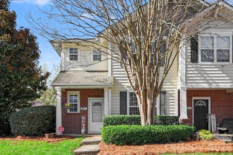 Photo of 8411 Chaceview Court, Charlotte, NC 28269 (MLS # 4357528)