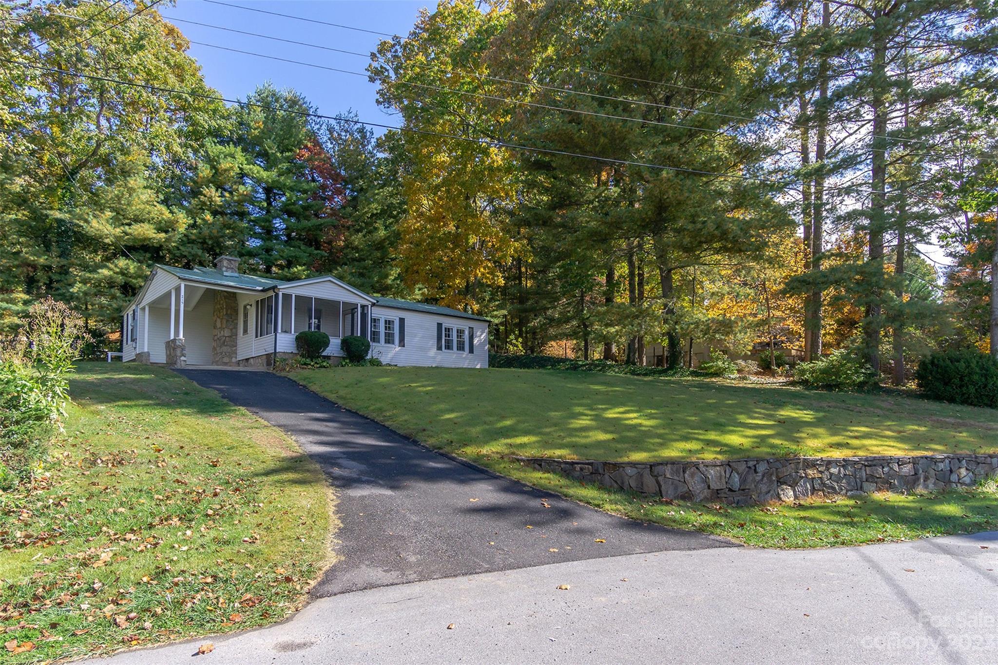 Royal Pines - Residential