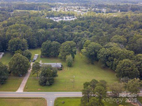 Photo of 6545 Pleasant Grove Road, Charlotte, NC 28216 (MLS # 4295276) Photo of 6545 Pleasant Grove Road, Charlotte, NC 28216 (MLS # 4295276)