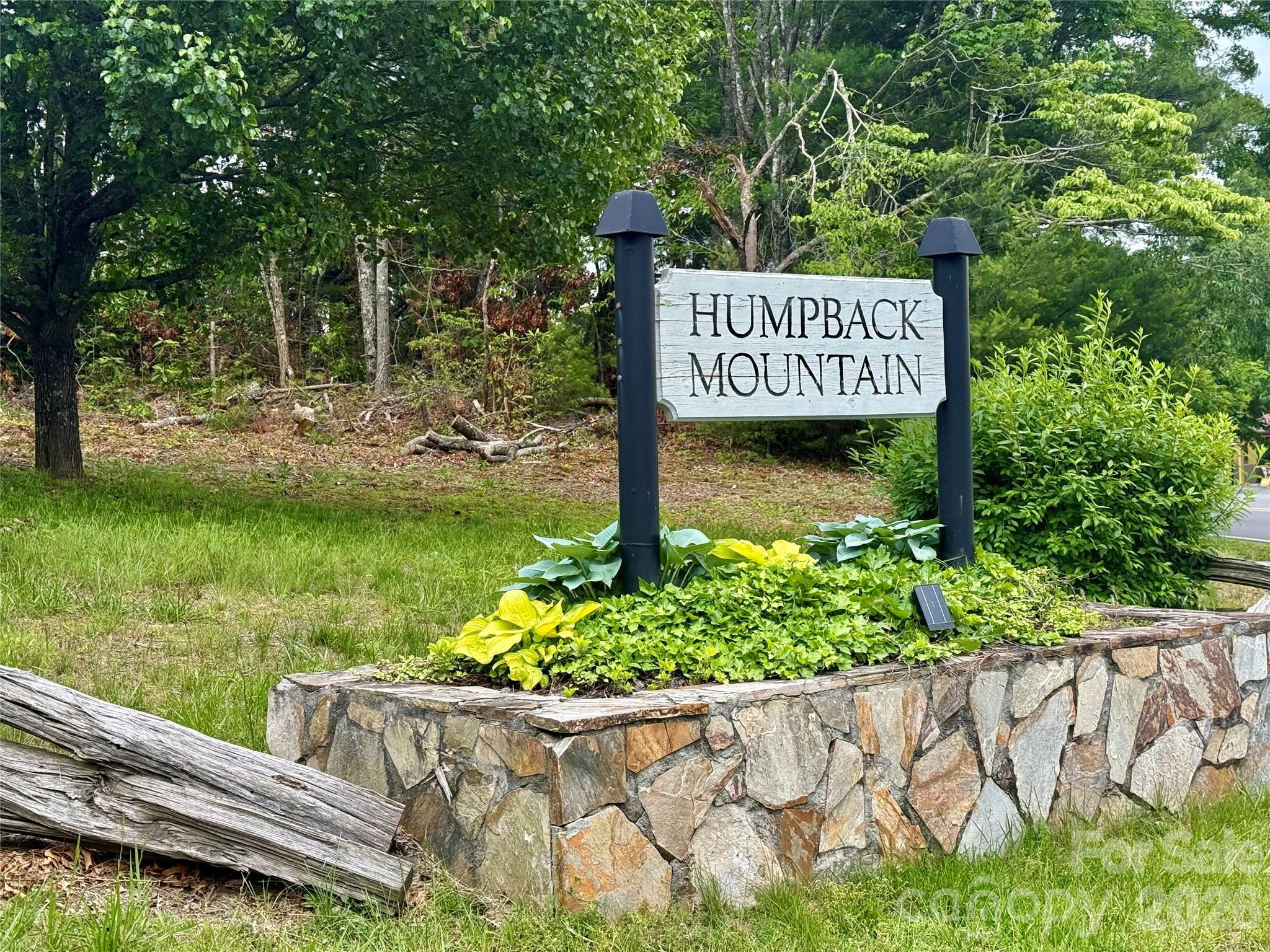 Humpback Mountain - Land