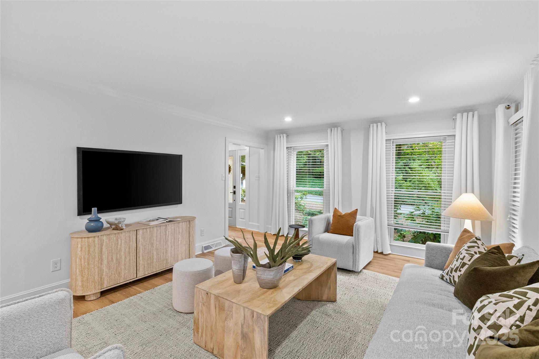 3041 Valencia Terrace