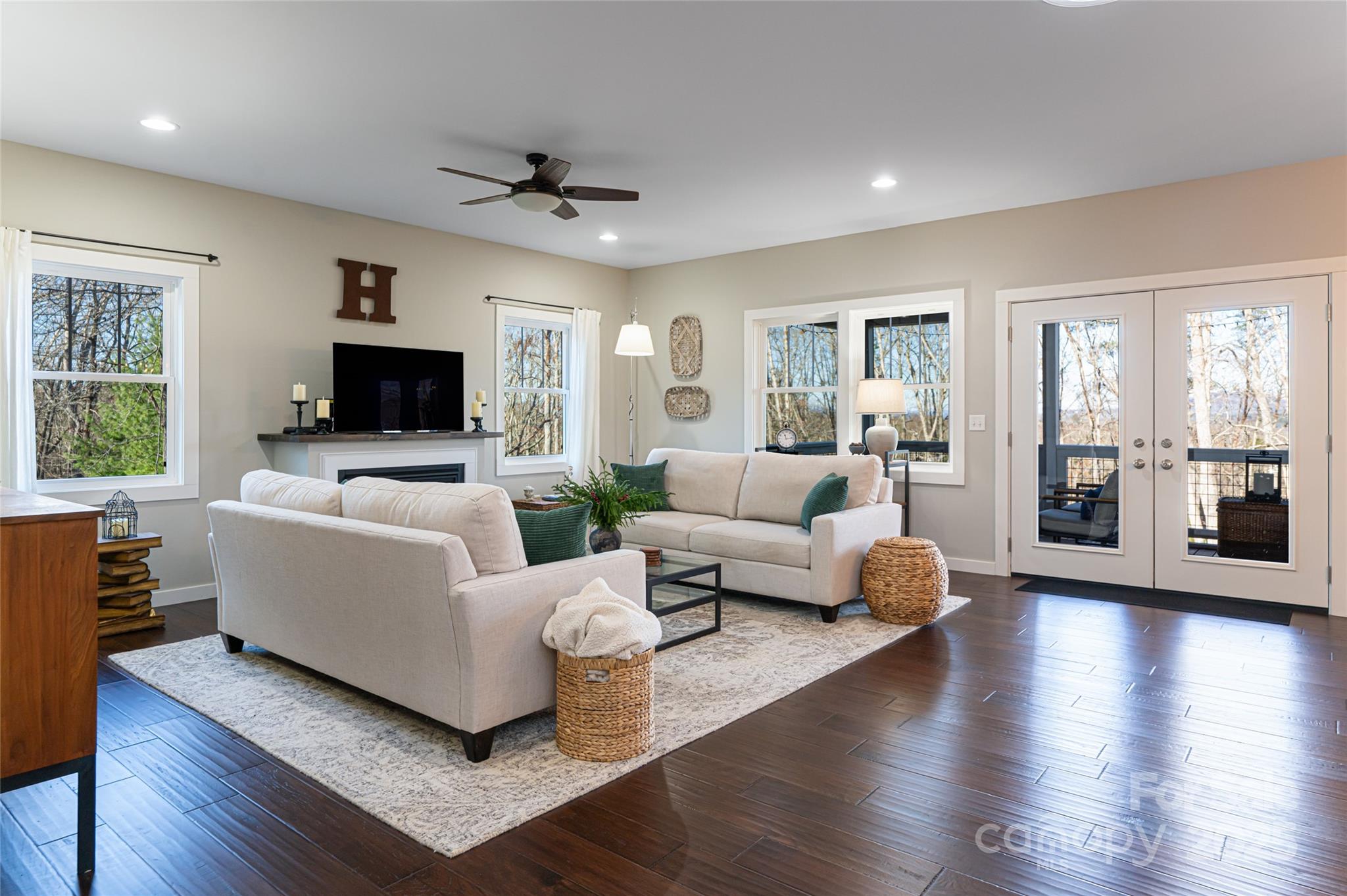 Hutch Mountain Estates - Residential