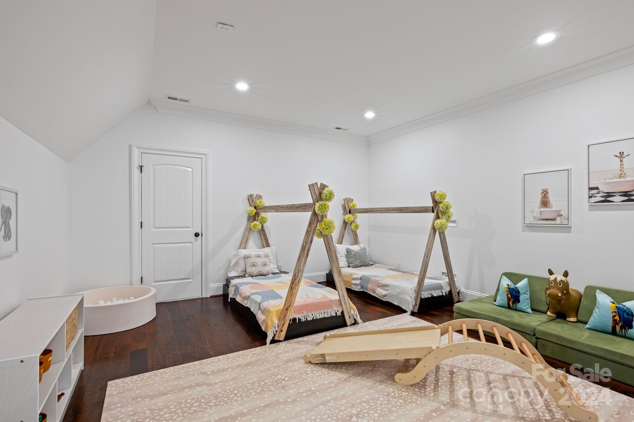 The Peninsula - Residential