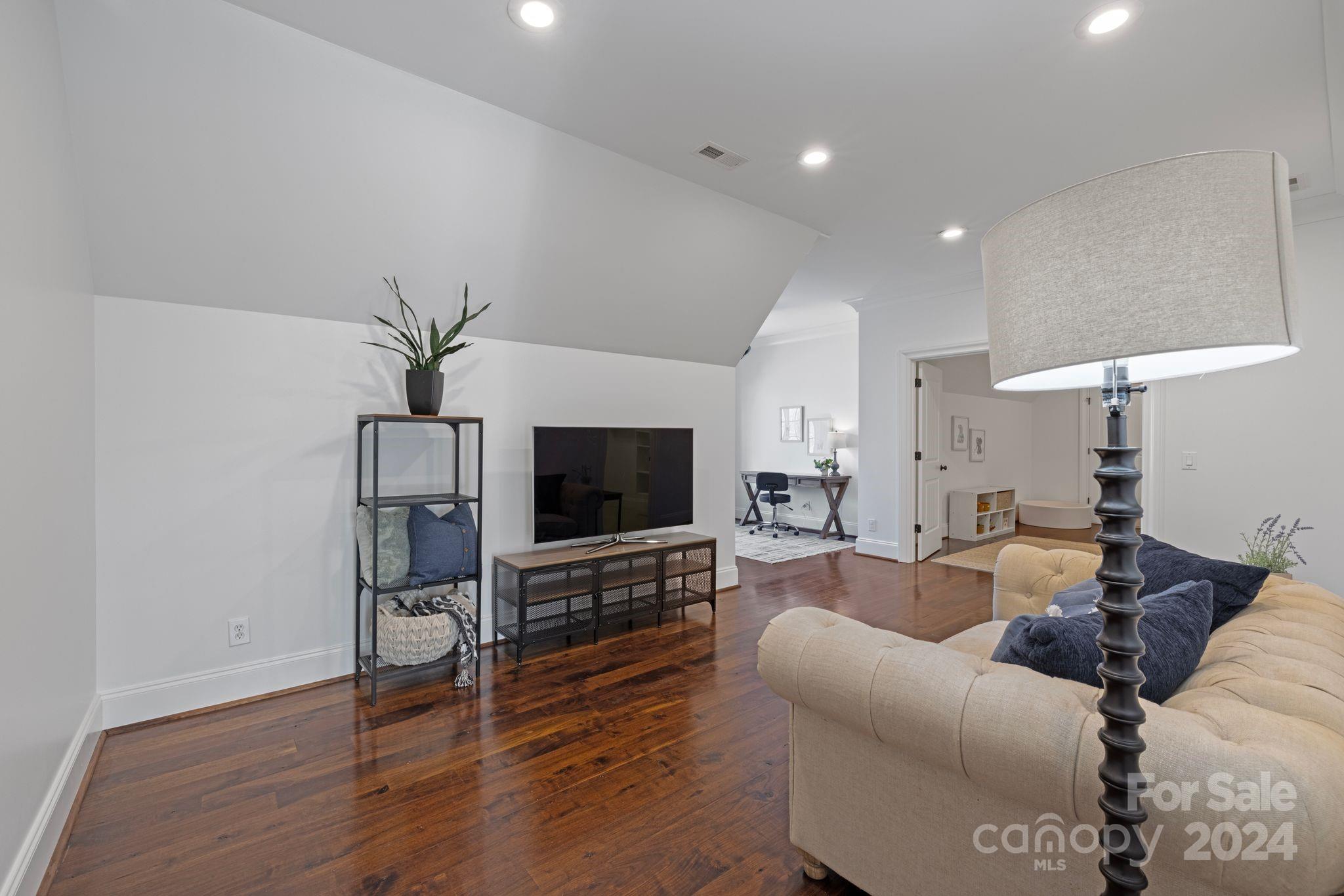 The Peninsula - Residential