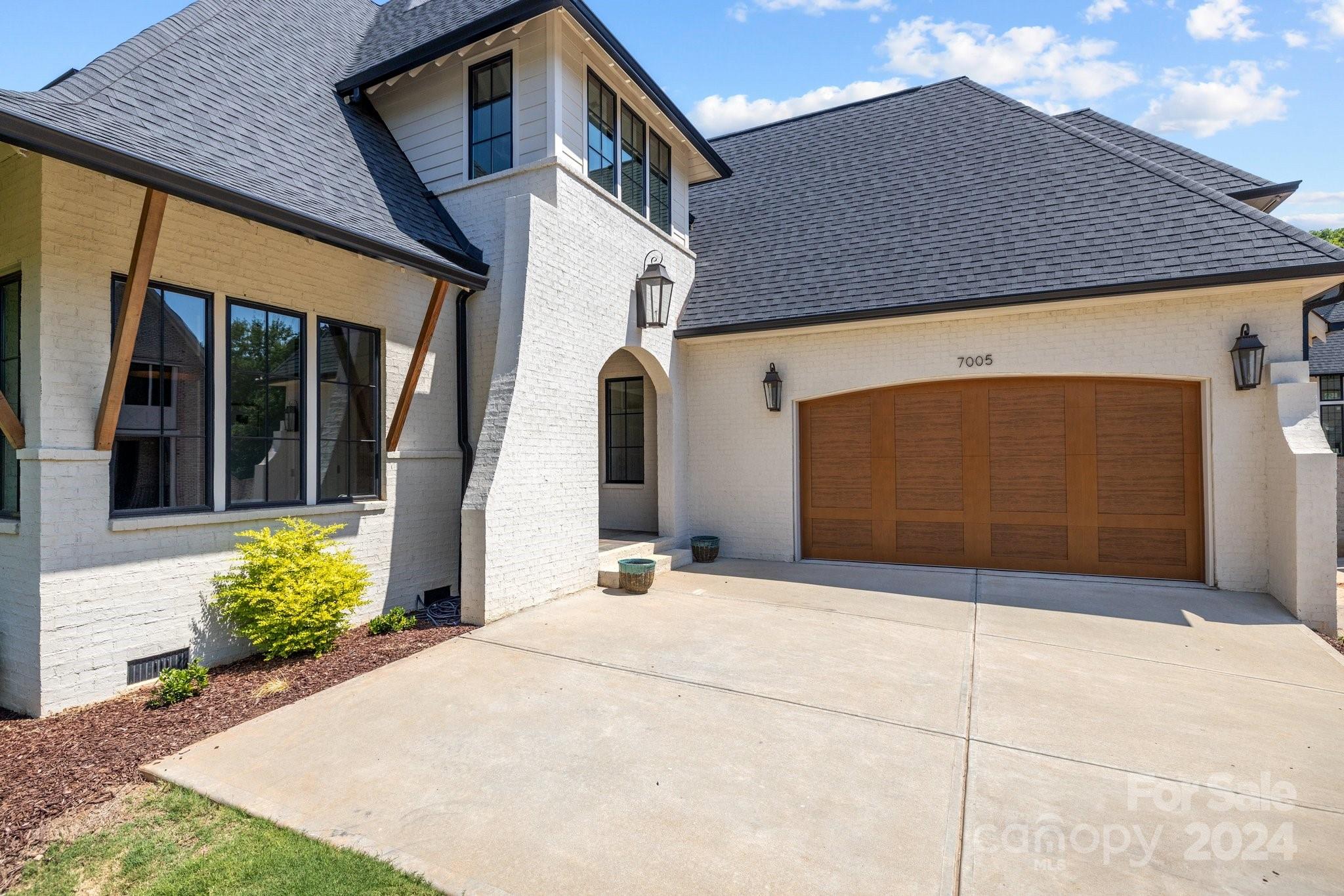 Chateau Sardis - Residential