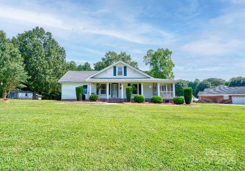 913 E Academy Street Cherryville NC 28021