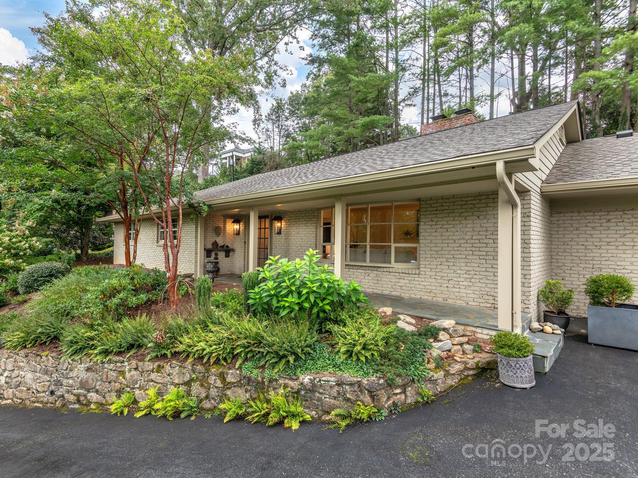 85 E Euclid Parkway