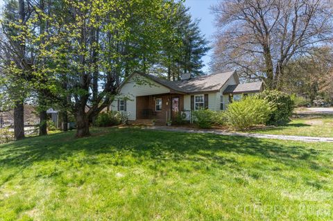 Photo of 25 Montview Circle, Brevard, NC 28712 (MLS # 4365203)