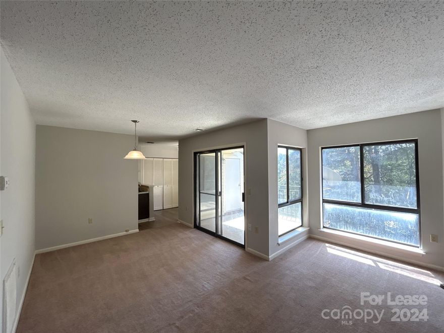 Nice 2 bedroom, 2 bath condo in the Watermark Community.  The spacious floor plan features eat in kitchen, large living room, large balcony, LVF, carpet, and primary suite features a soaker tub.  Close to Uptown, Independence Blvd, shopping and restaurants. Renters Insurance is required.