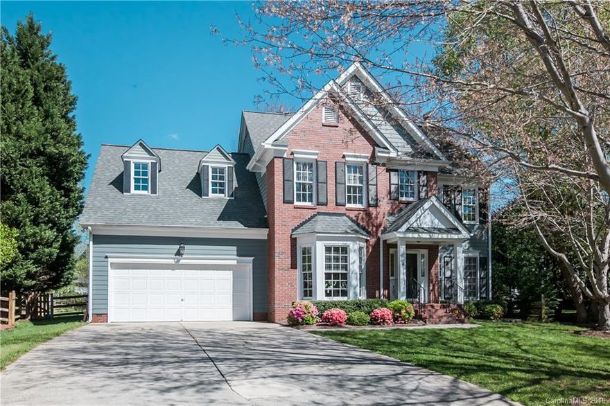 Beautifully updated home in desirable Blue Stone Harbor w/deeded boat slip. Open kitchen to breakfast and great room features: granite counters, tile backsplash, and stainless appliances. Hardwoods on main. Granite in all bathrooms. Master suite with vaulted ceiling and spa bathroom. Peaceful screened porch opens to deck and fenced yard. Great amenities in the neighborhood just a 5 minute walk from the home including tennis courts & pool. Convenient location to I-77, restaurants, & shopping.