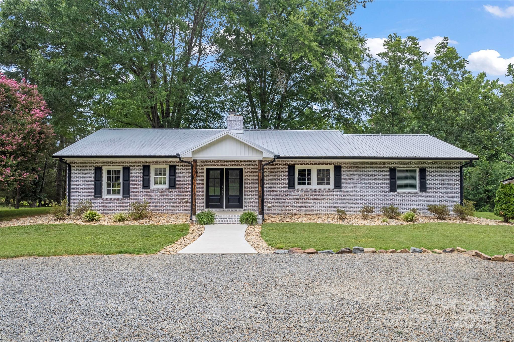 895 Mount Pleasant Road W