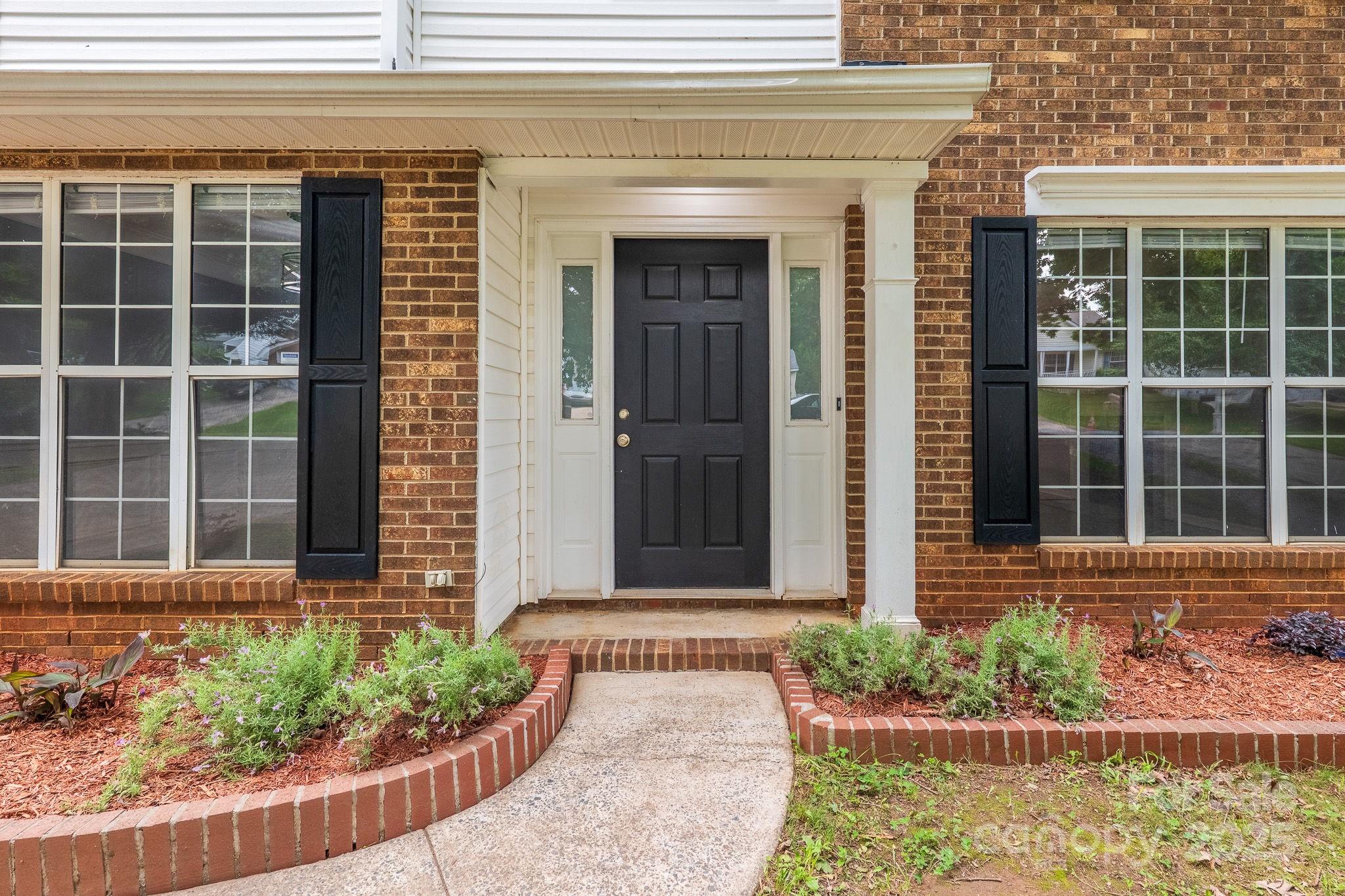 8120 Vermilion Drive