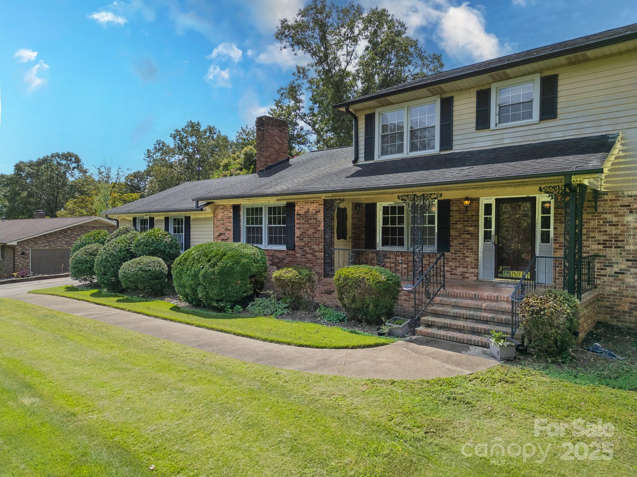 205 W Gaston Avenue