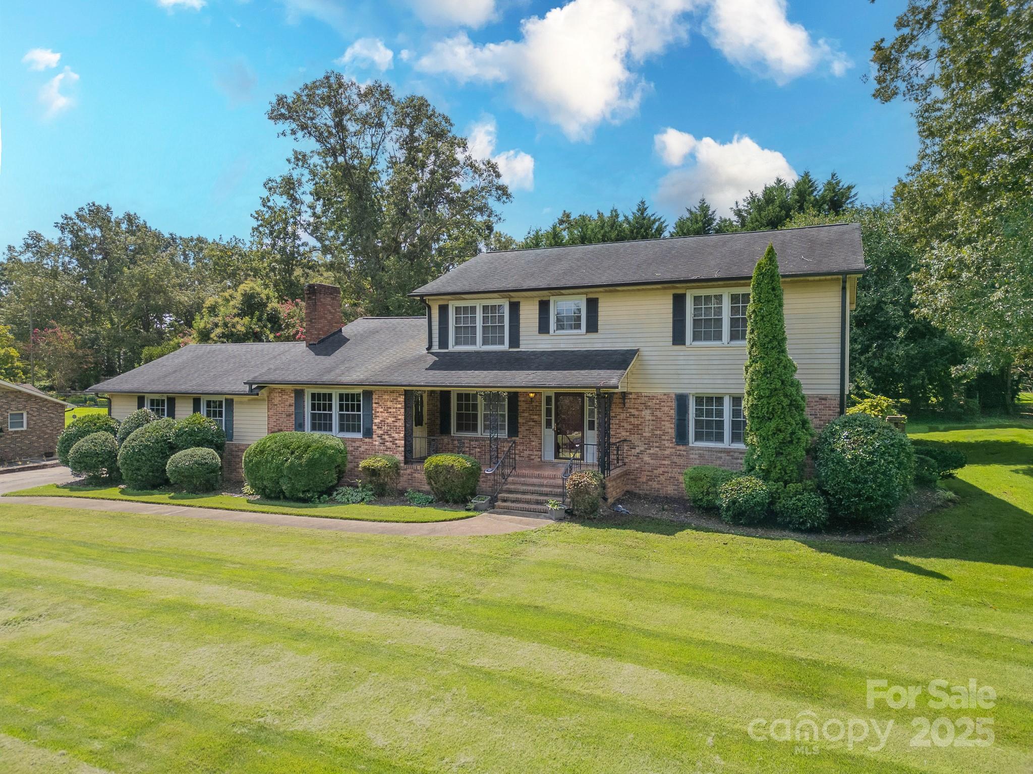205 W Gaston Avenue
