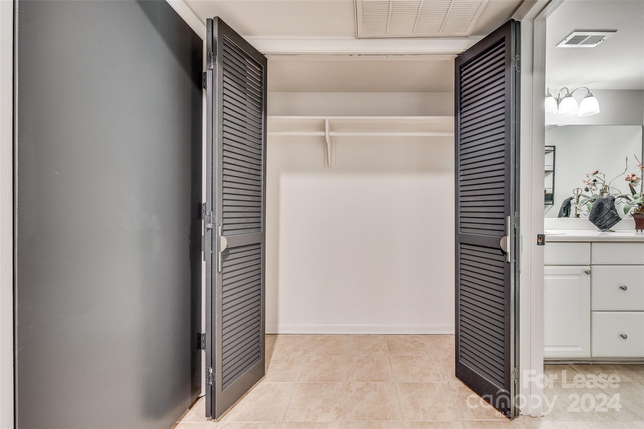 River Hills - Residential Lease