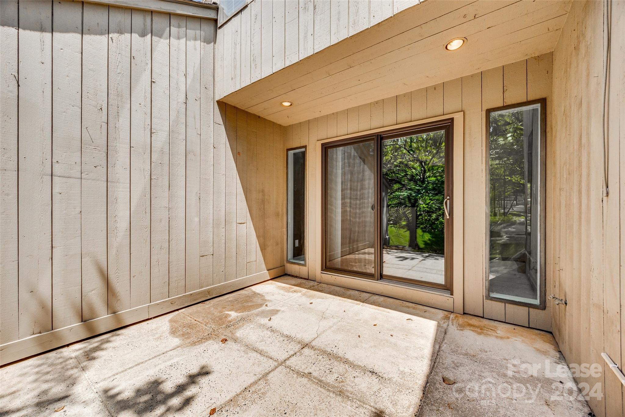 River Hills - Residential Lease