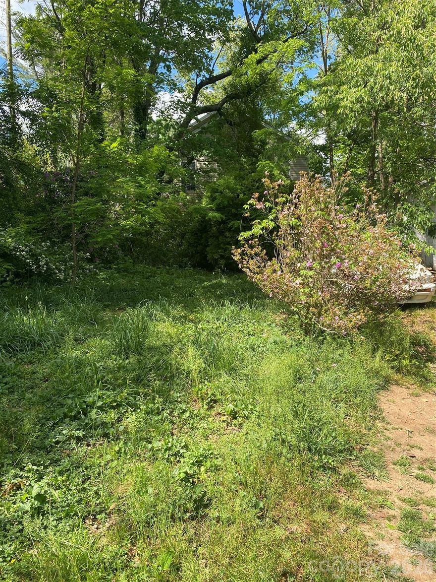 Fantastic compact in-fill lot in walkable W. Asheville.  Quiet cul-de-sac lot on street with mostly newly built homes. Convenient to desirable Haywood Street in walkable neighborhood.  Small footprint on slight slope leading to level area lends itself to multi-story compact home.  Great price for an increasingly difficult to find lot in a great neighborhood.