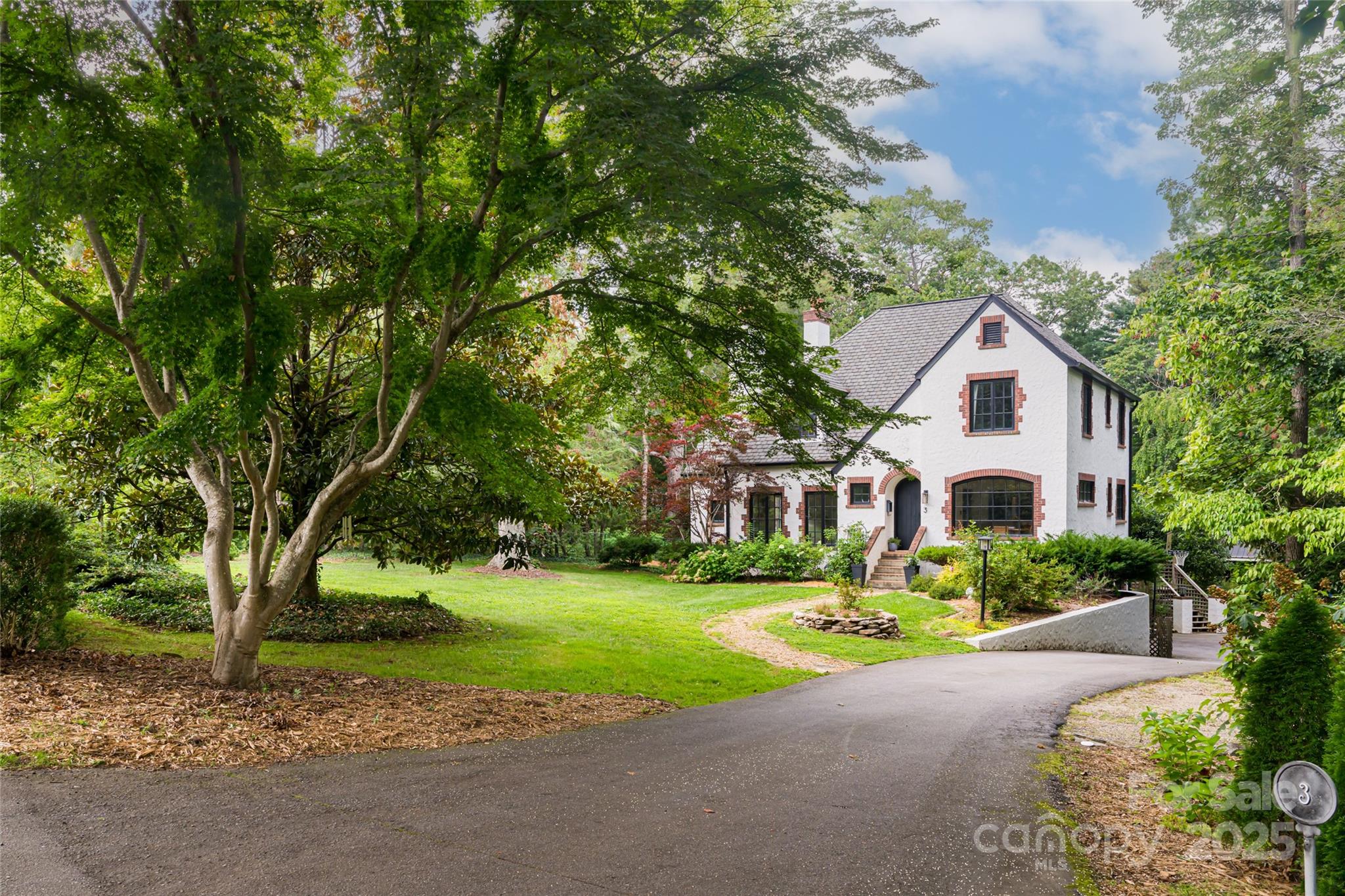 3 Lone Pine Road