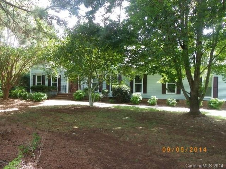 Beautiful House on a large lot with mature trees.  Freshly painted interior, brand new carpet, home is move in ready. Bright and sunny eat in kitchen with work island.  Guest bedroom and full bath on main level.  Formal areas, wonderful floor plan for entertaining!