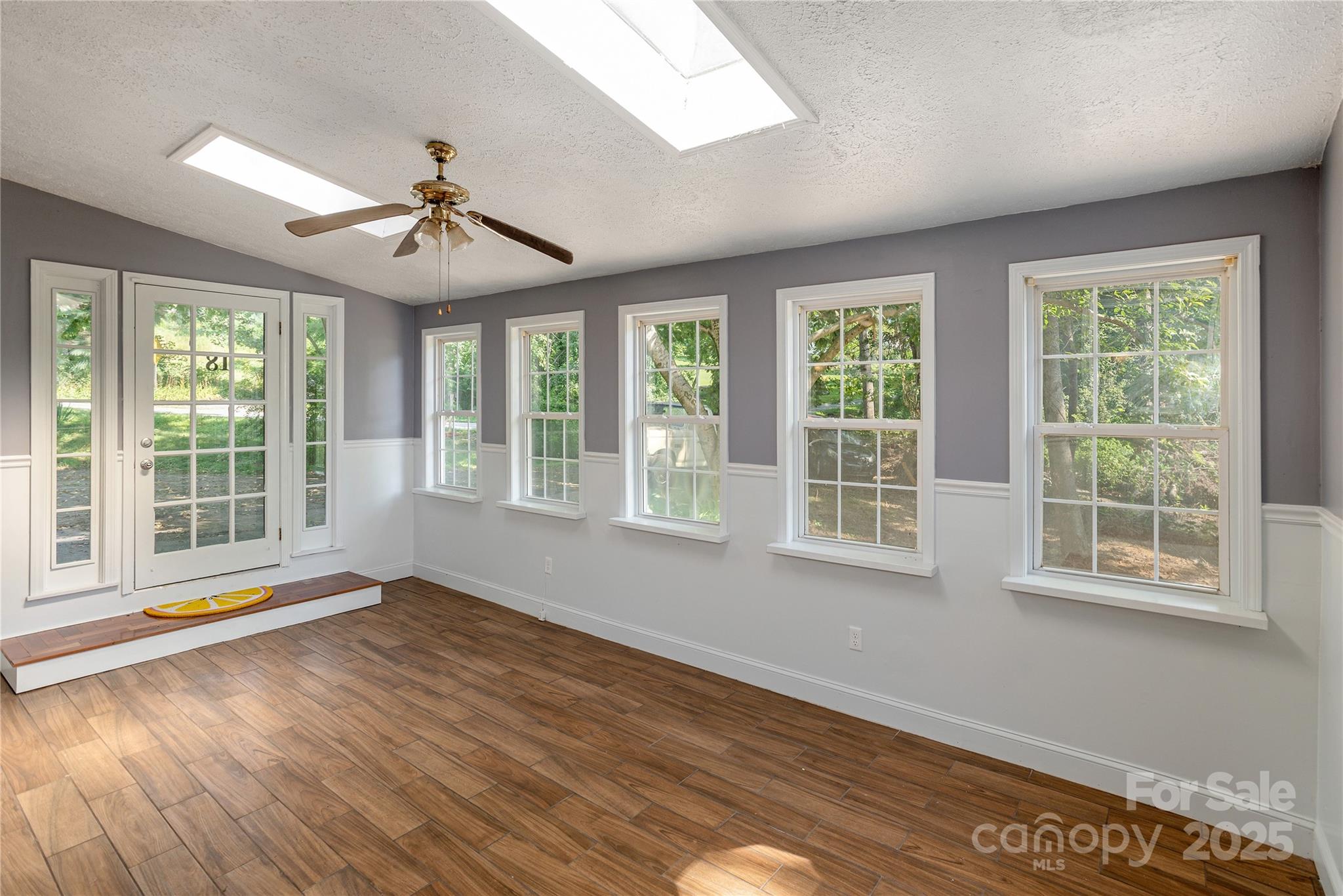 18 Peaceful Valley Lane