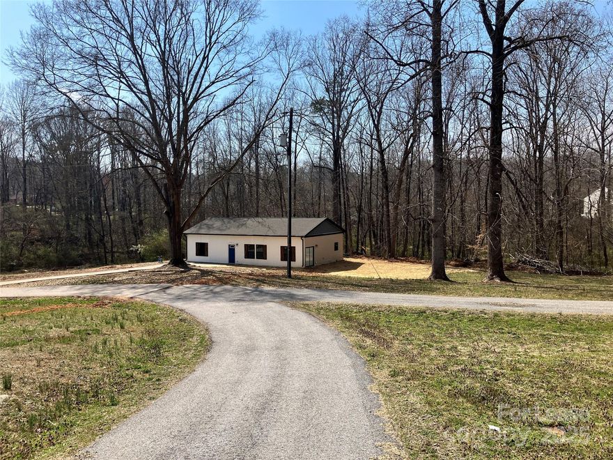 This completely fenced in-newly constructed 3-bedroom, 2-bathroom home offers a stylish and comfortable living space in a central Gastonia location. Featuring modern design, brand-new appliances, and a private driveway, this home provides both convenience and charm. With a spacious layout and contemporary finishes, it’s perfect for anyone looking for a move-in-ready home close to shopping, dining, and major roadways. Don’t miss out schedule a showing today!