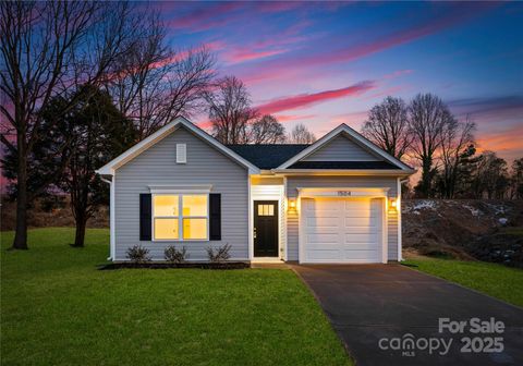 Photo of 1604 Oak Street, Charlotte, NC 28269 (MLS # 4307688)