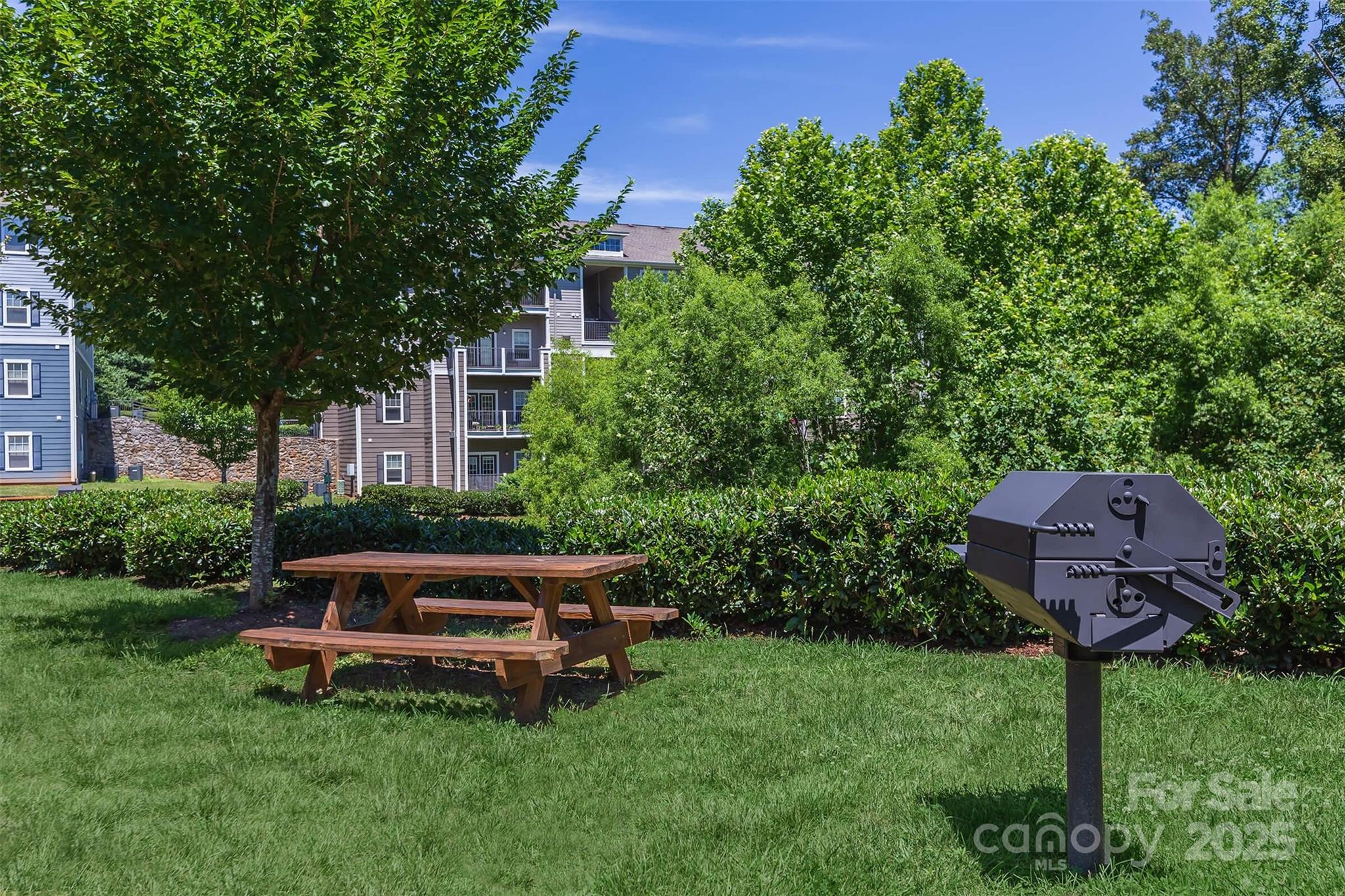 500 Vista Lake Drive 202