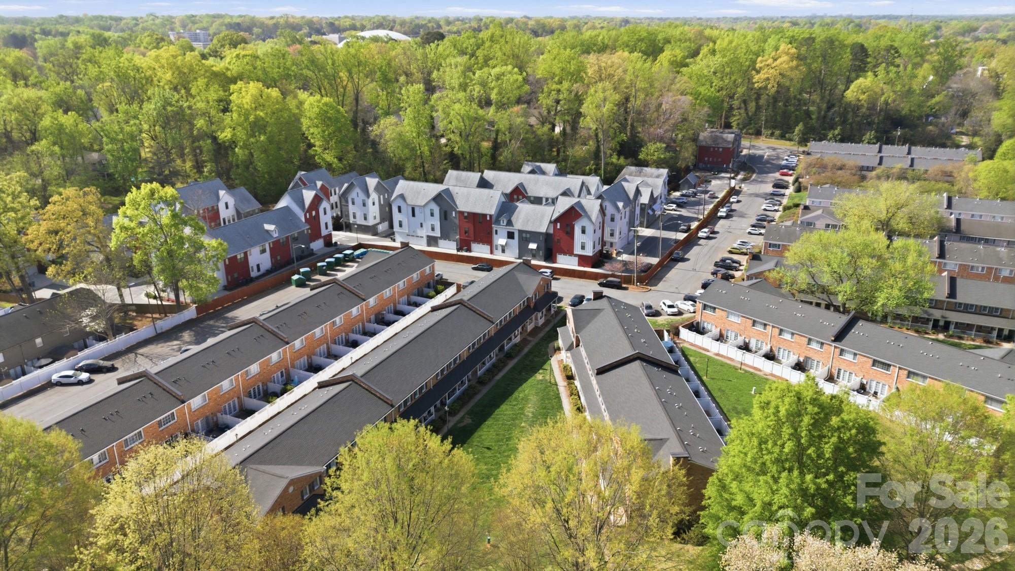 Williamsburg on Commonwealth - Residential