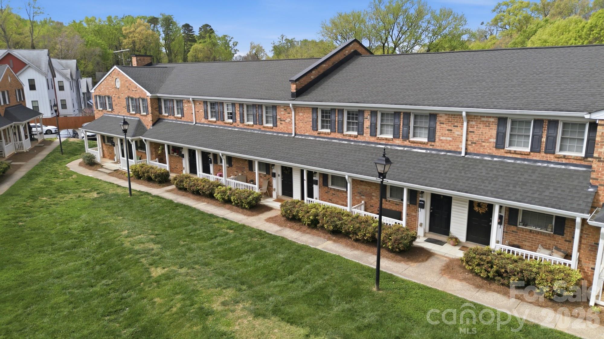 Williamsburg on Commonwealth - Residential