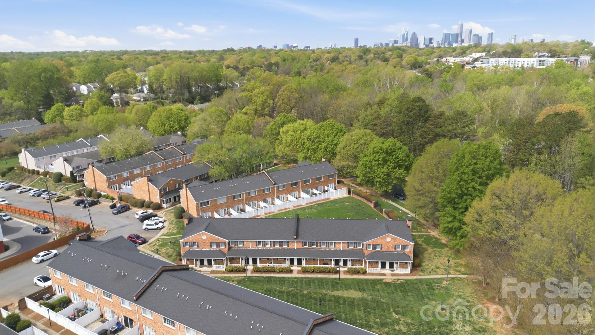 Williamsburg on Commonwealth - Residential