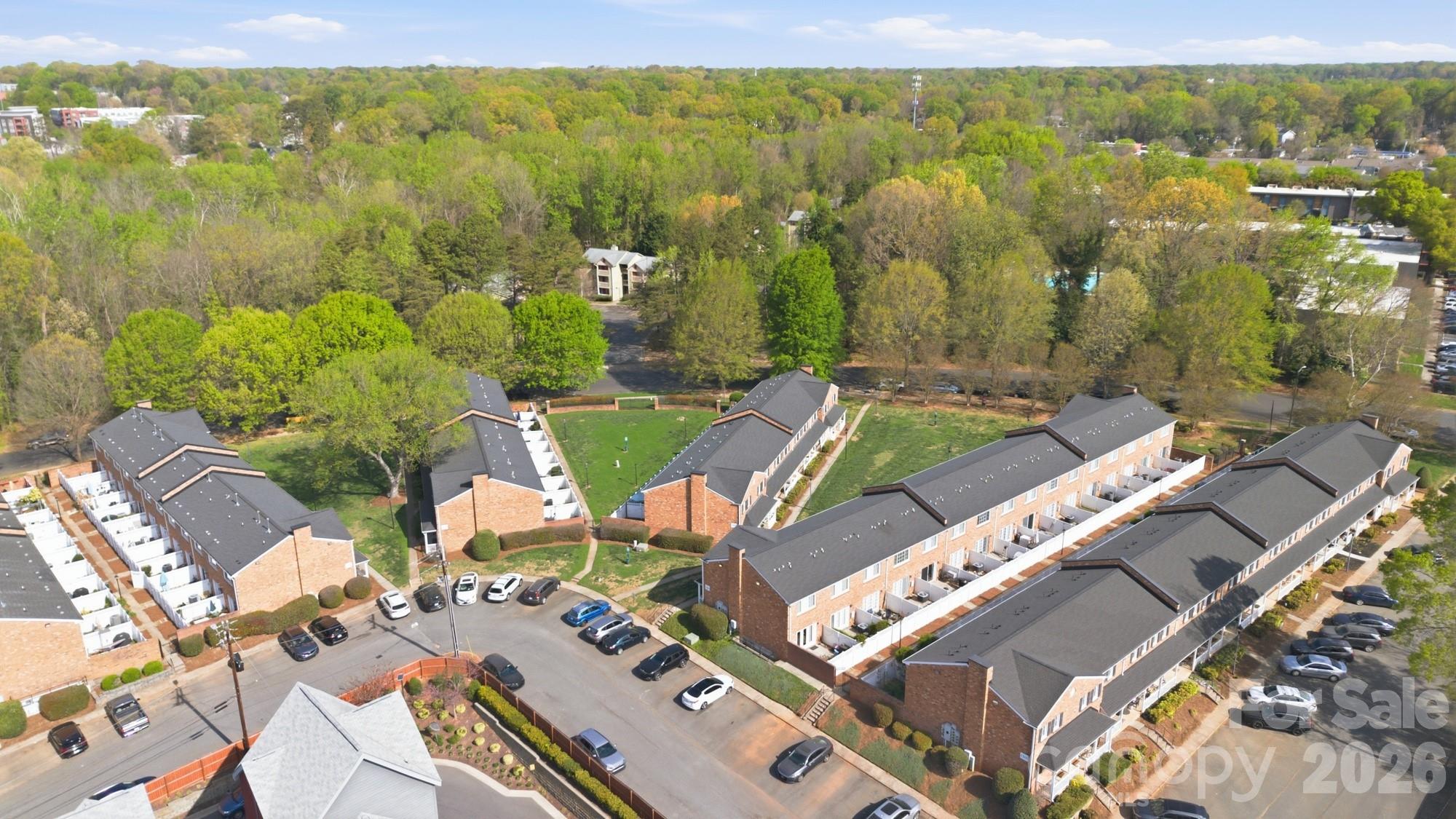 Williamsburg on Commonwealth - Residential