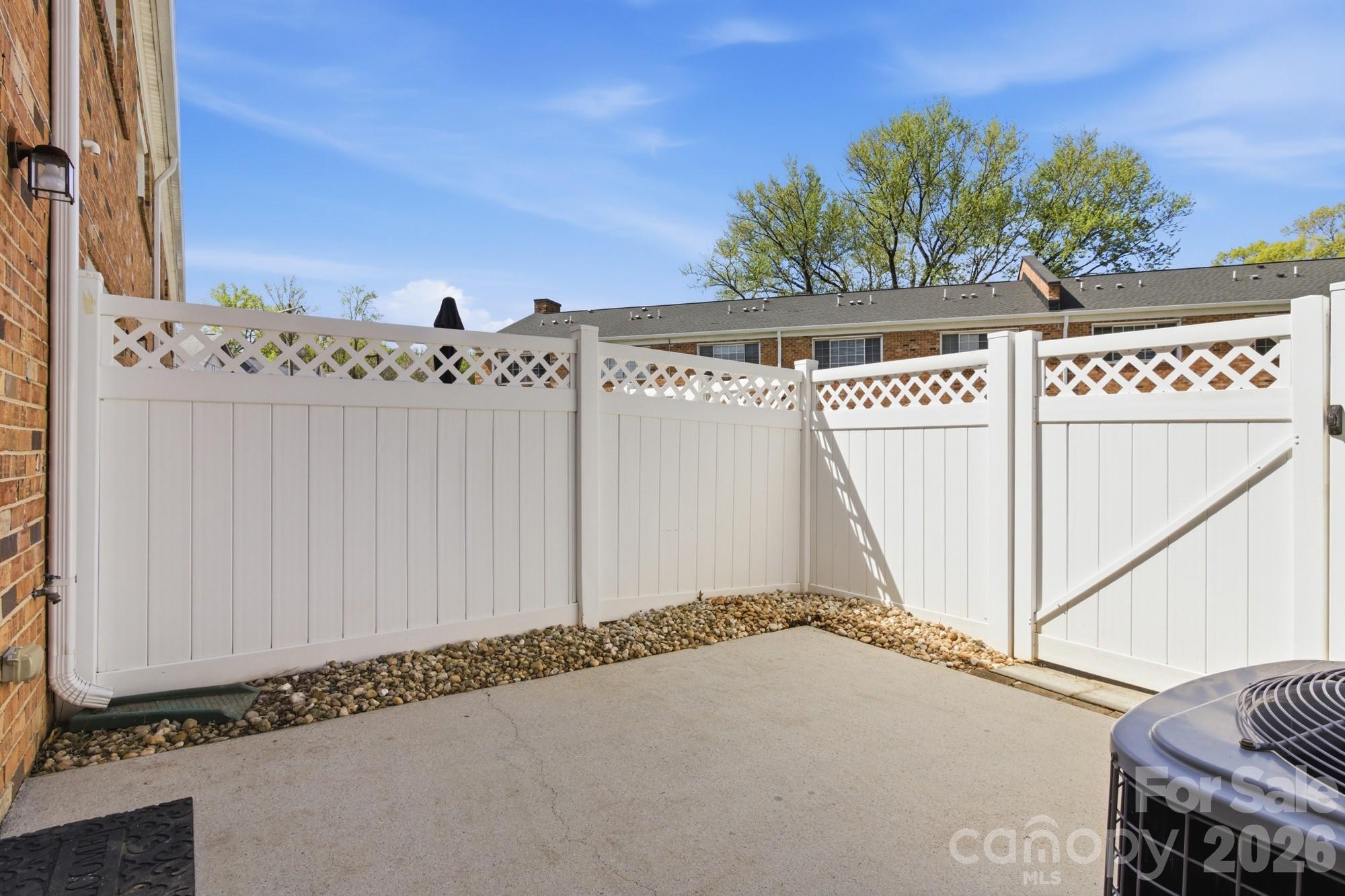 Williamsburg on Commonwealth - Residential