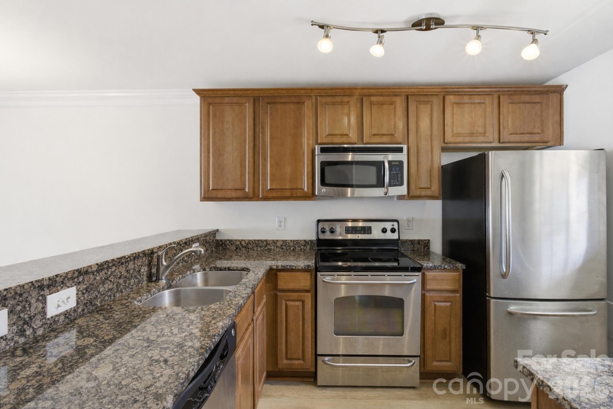 Williamsburg on Commonwealth - Residential