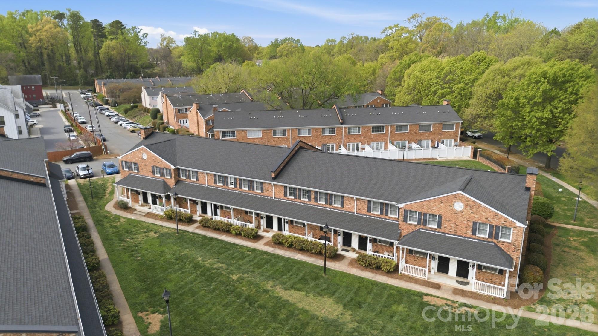 Williamsburg on Commonwealth - Residential