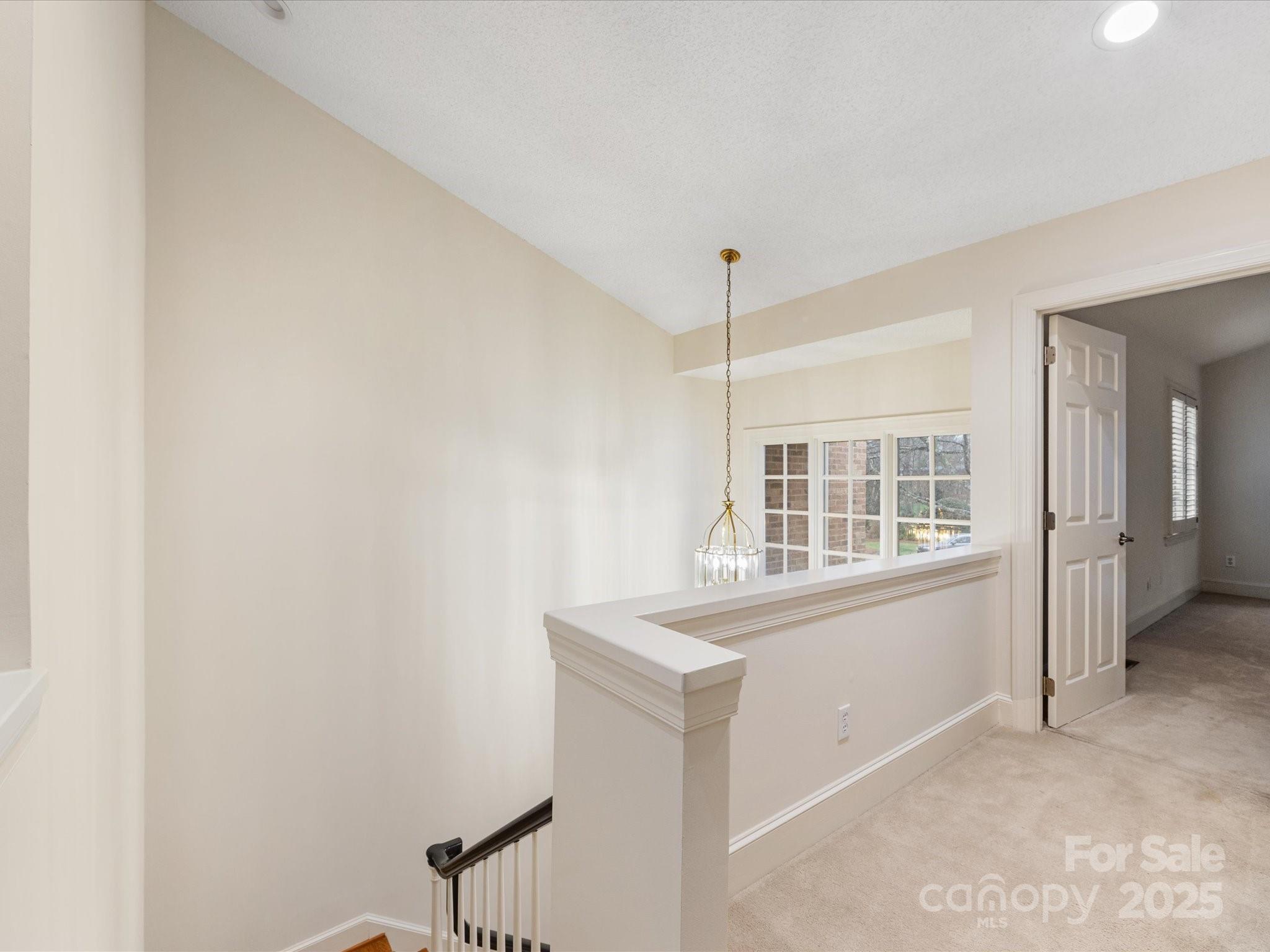 2027 Meadowood Lane