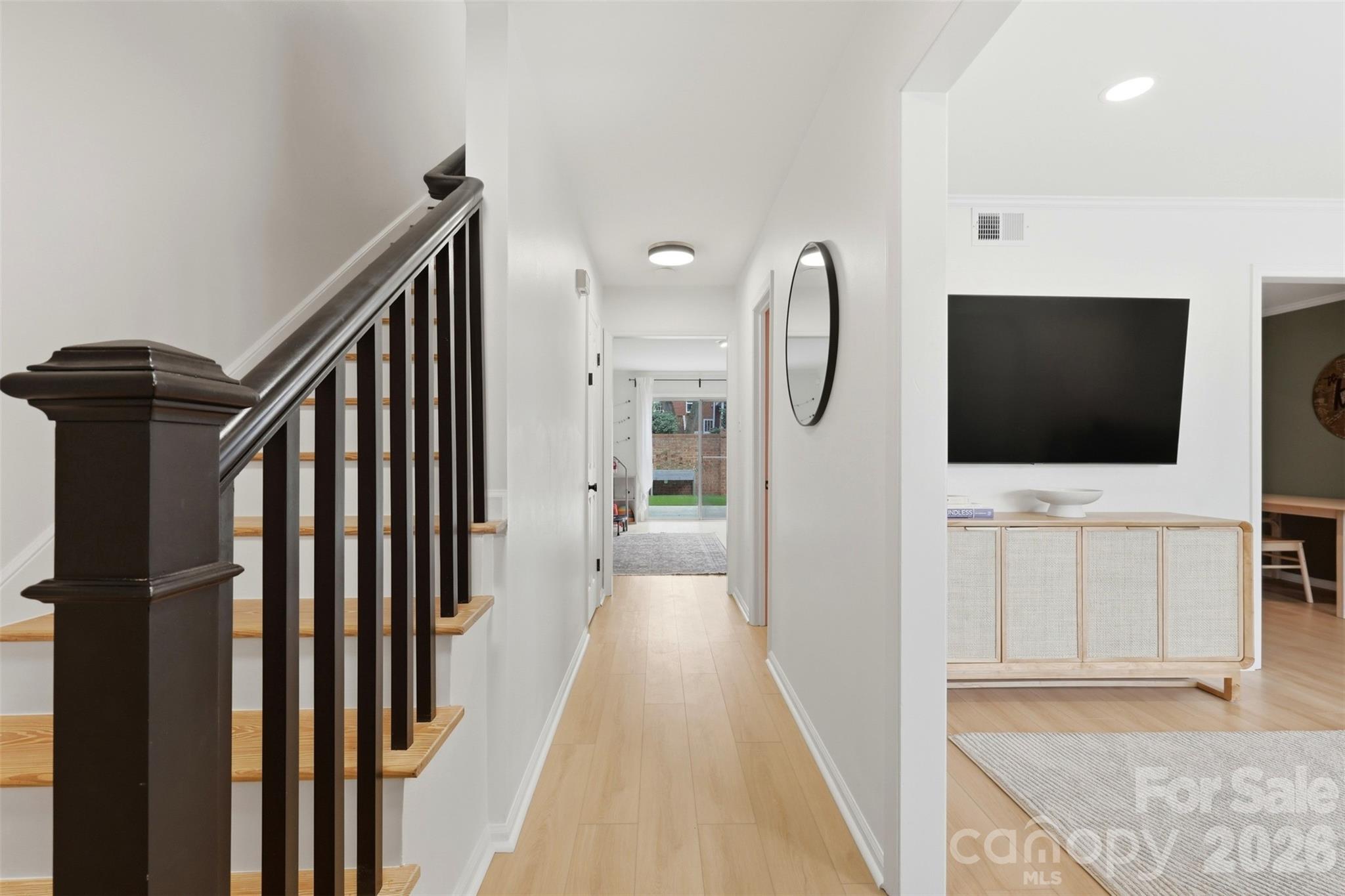 6825 Constitution Lane