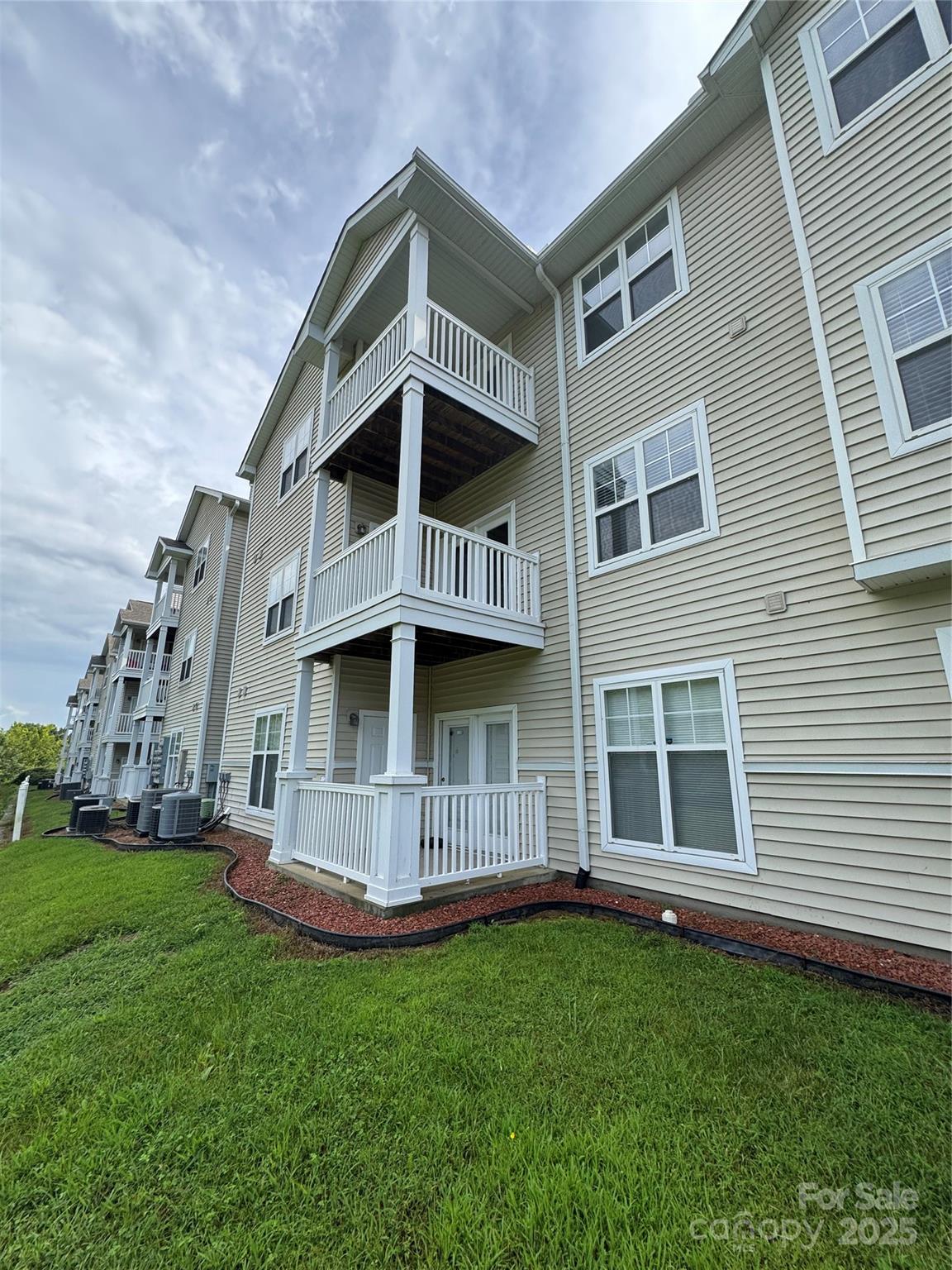 Charlotte, North Carolina 28262, United States, 2 Bedrooms Bedrooms, ,2 BathroomsBathrooms,Residential,Active,242307