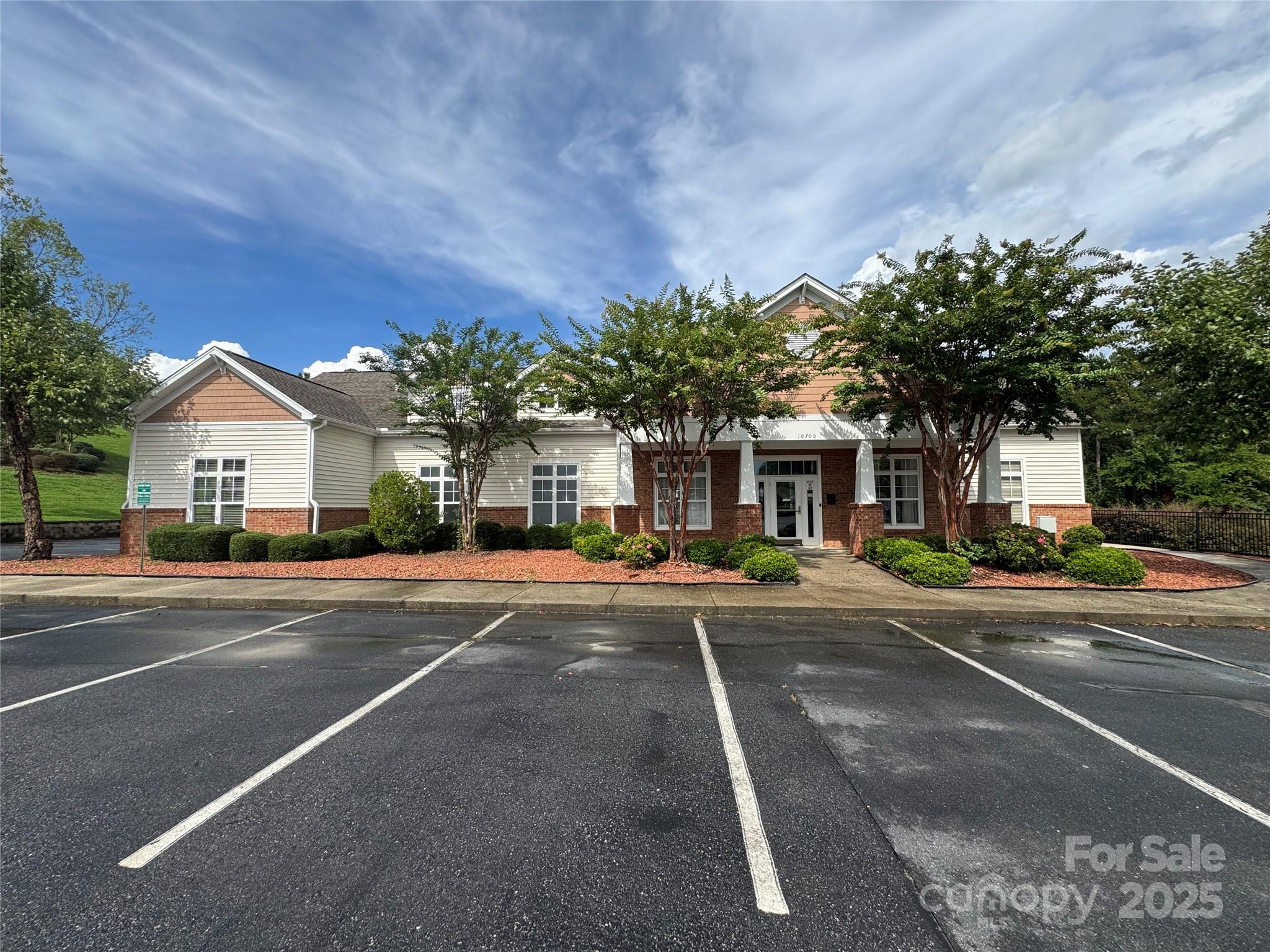 Charlotte, North Carolina 28262, United States, 2 Bedrooms Bedrooms, ,2 BathroomsBathrooms,Residential,Active,242307