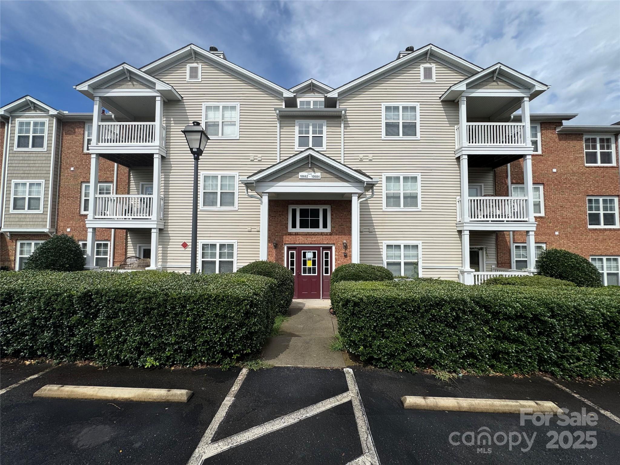 Charlotte, North Carolina 28262, United States, 2 Bedrooms Bedrooms, ,2 BathroomsBathrooms,Residential,Active,242307