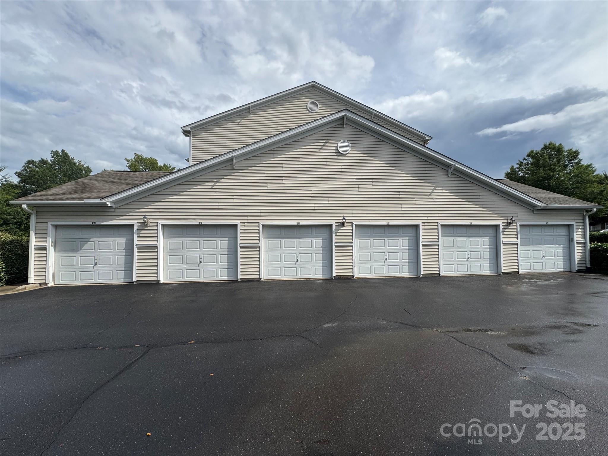 Charlotte, North Carolina 28262, United States, 2 Bedrooms Bedrooms, ,2 BathroomsBathrooms,Residential,Active,242307